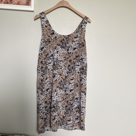 Neutral Floral Dress - Picture 3 of 6